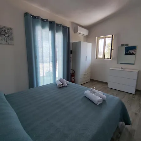 Punta Bianca 2 Vakantiehuis *